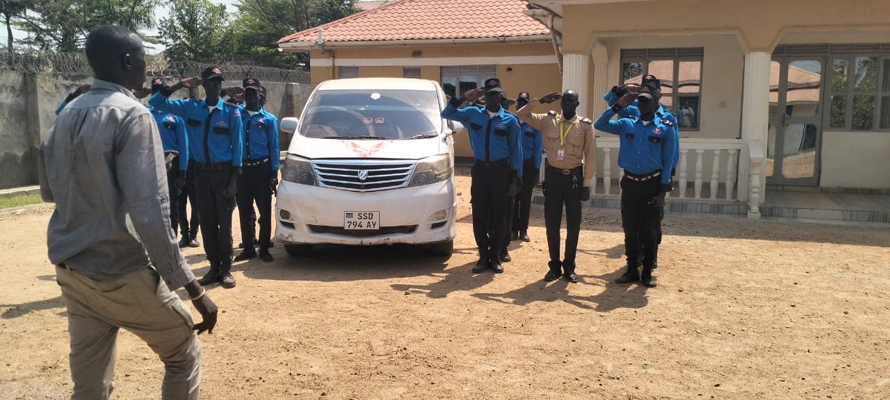 SDSL security team saluting a patrol vehicle on arrival at a client site